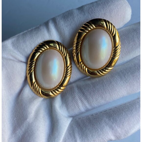 Vintage Park Lane Faux Pearl Oval Clip On Earrings Gold Tone 90s Regencycore - Picture 3 of 8